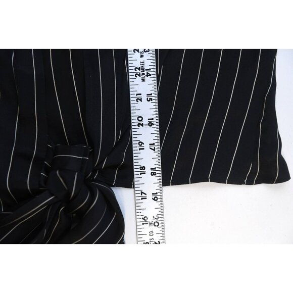 Carolina Herrera 100% Silk Wrap Top Blouse in Black Pinstripe Size 8 Work Office - Picture 13 of 13
